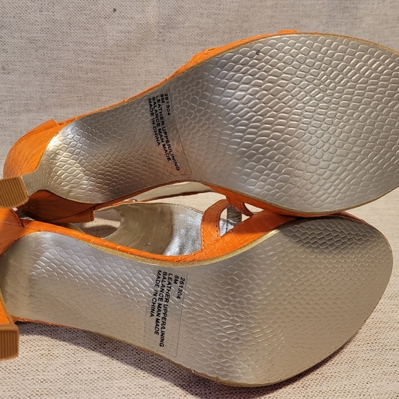 Size 8 Orange Leather and rhinestone 3.9 inch heel pumps. Chi By Faichi brand. - Picture 8 of 8